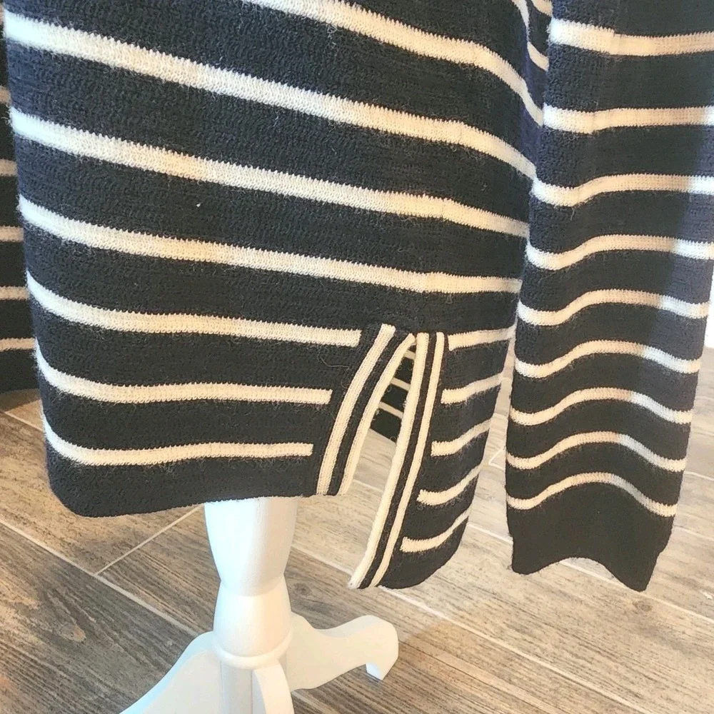 J.Crew Merino Wool Sweater Womens Medium Navy White Jewel Embellishment Preppy‎